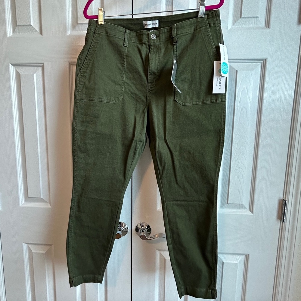 NWT. Studio Blue Sophia Utility cropped pant in Olive Green